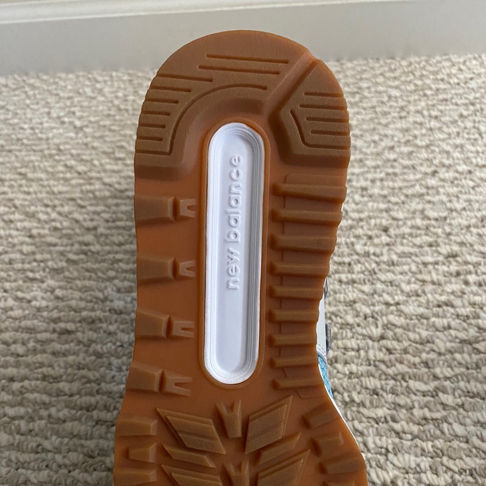 New Balance - Picture 4 of 4